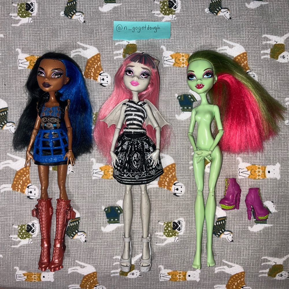 G1 Monster High Doll Set